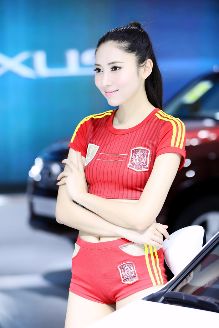 2014北京车展香车美女爆棚 封面