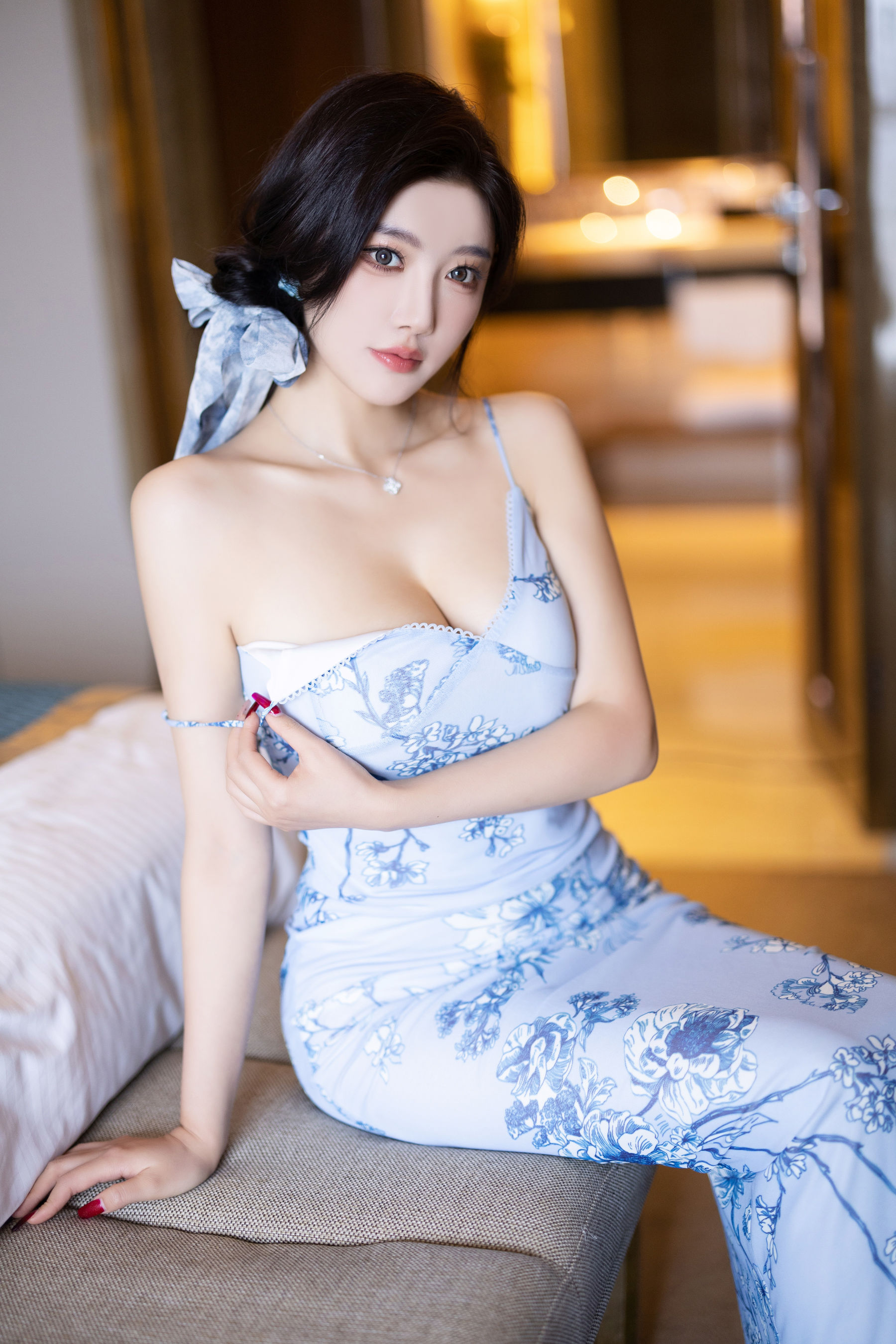 [秀人内购] 杨晨晨 诱人私拍福利 白色丝袜 第 22 张