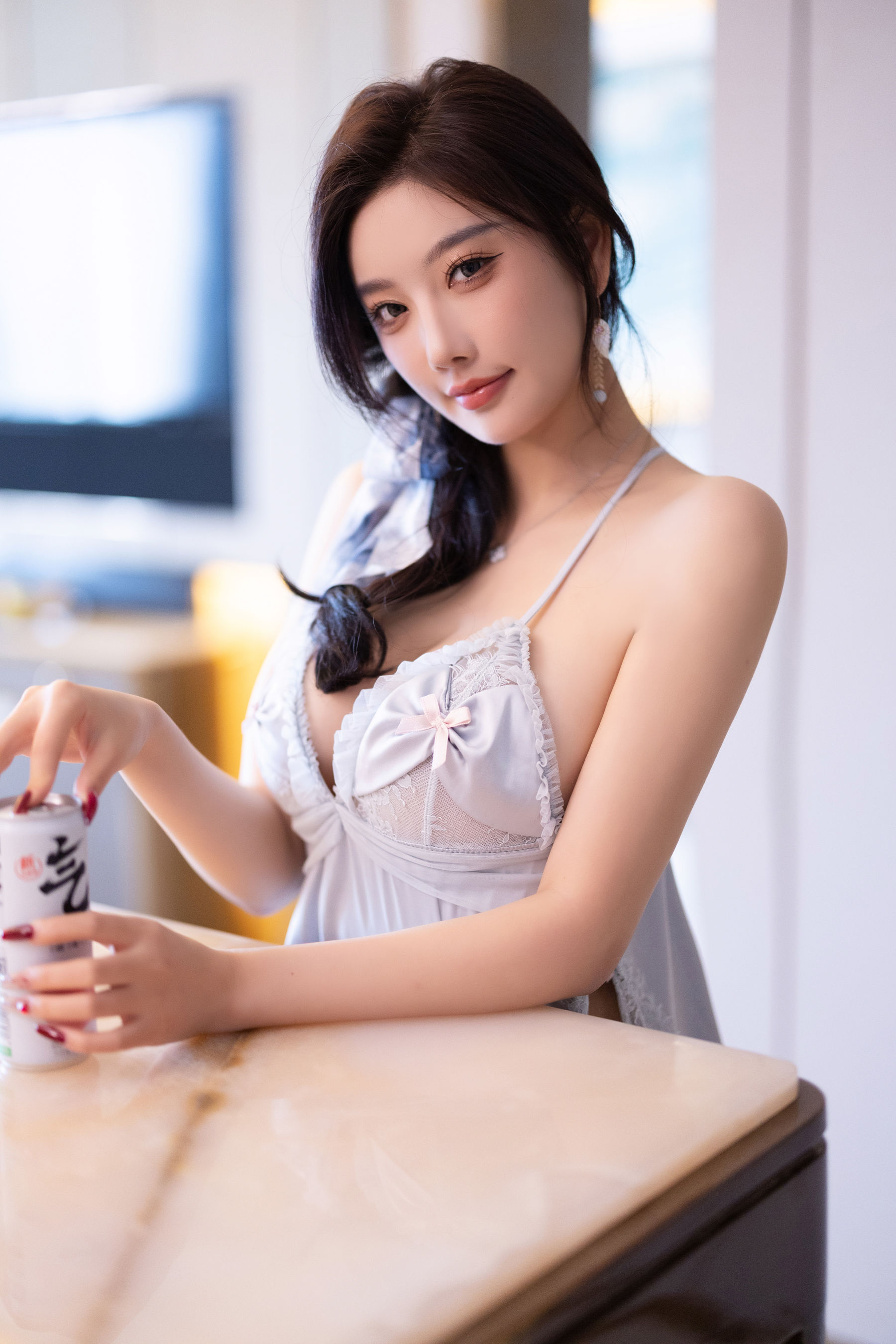 [秀人内购] 杨晨晨 诱人私拍福利 白色丝袜 第 78 张