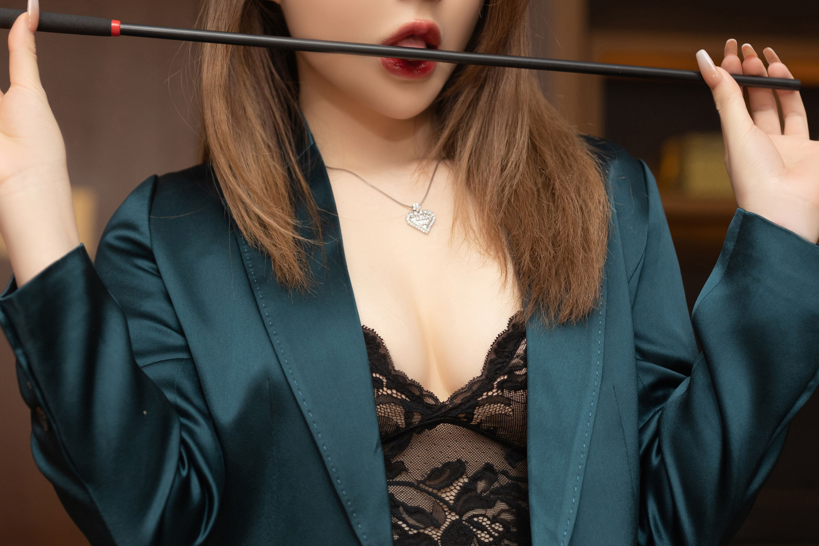 [秀人内购] 鱼子酱 诱人私拍福利 寂寞女老板 第 71 张