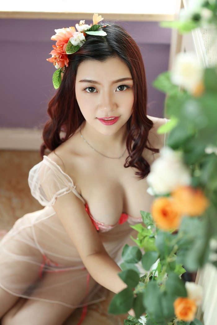 甜美佳丽夏晓透明湿身写真美不胜收 封面