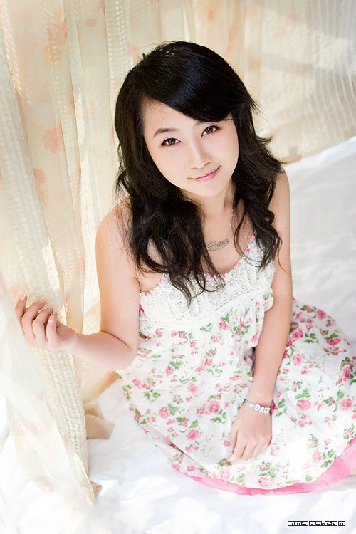 90年后可爱小女生粉红色裤袜 封面