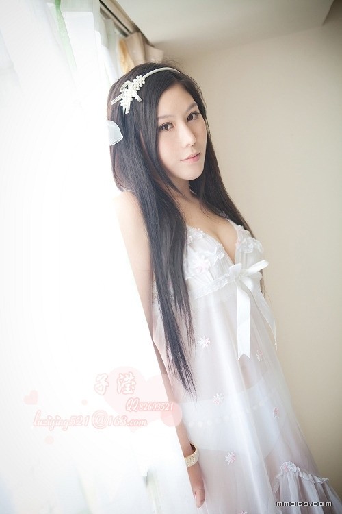 校园美女寝室大胆自拍 封面