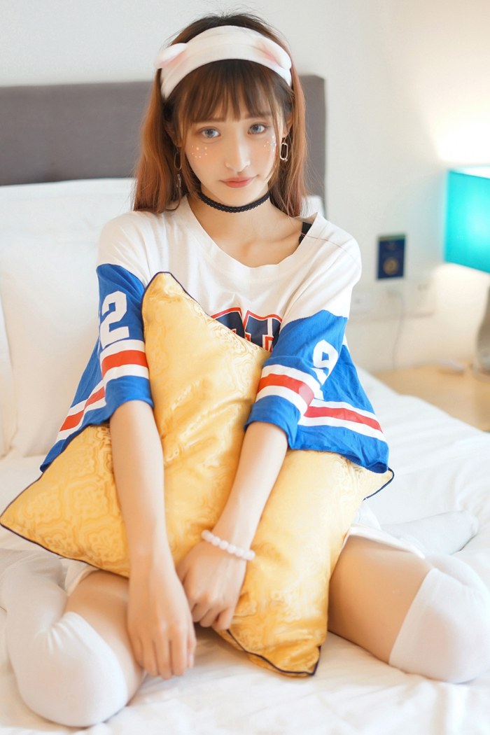性感小狐狸贝壳制服诱惑甜美迷人 封面