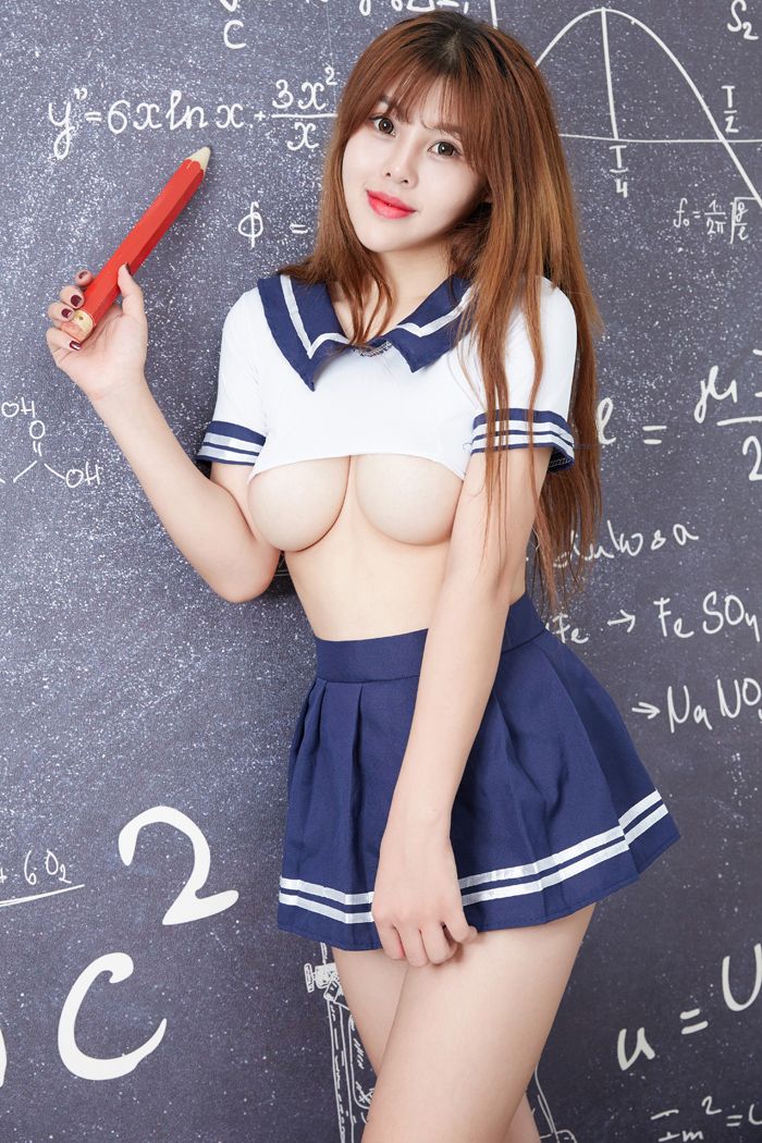 高校学妹洋子丰胸翘臀上演湿身诱惑 封面
