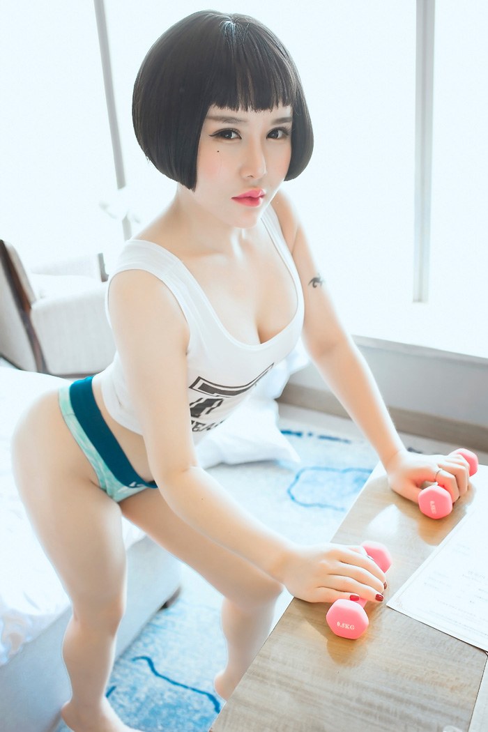 可爱妹子佑熙开胸泳衣秀浑圆美乳 封面
