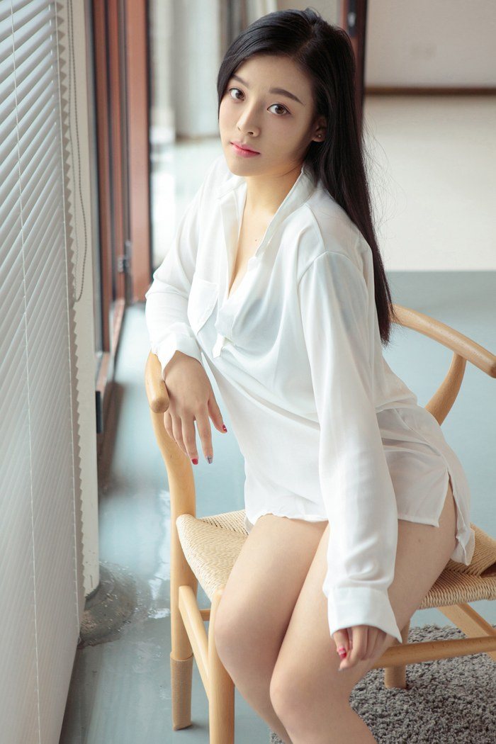性感女神凌菲制服湿身诱惑勾人欲望 封面