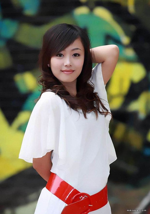 北京艺校舞蹈班女生黄美姬 封面