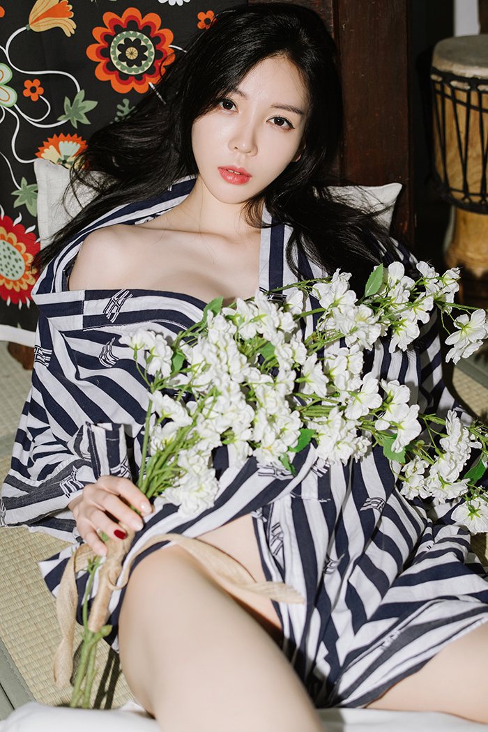 韩国少女Kim白色吊带魔鬼身材性感唯美 封面