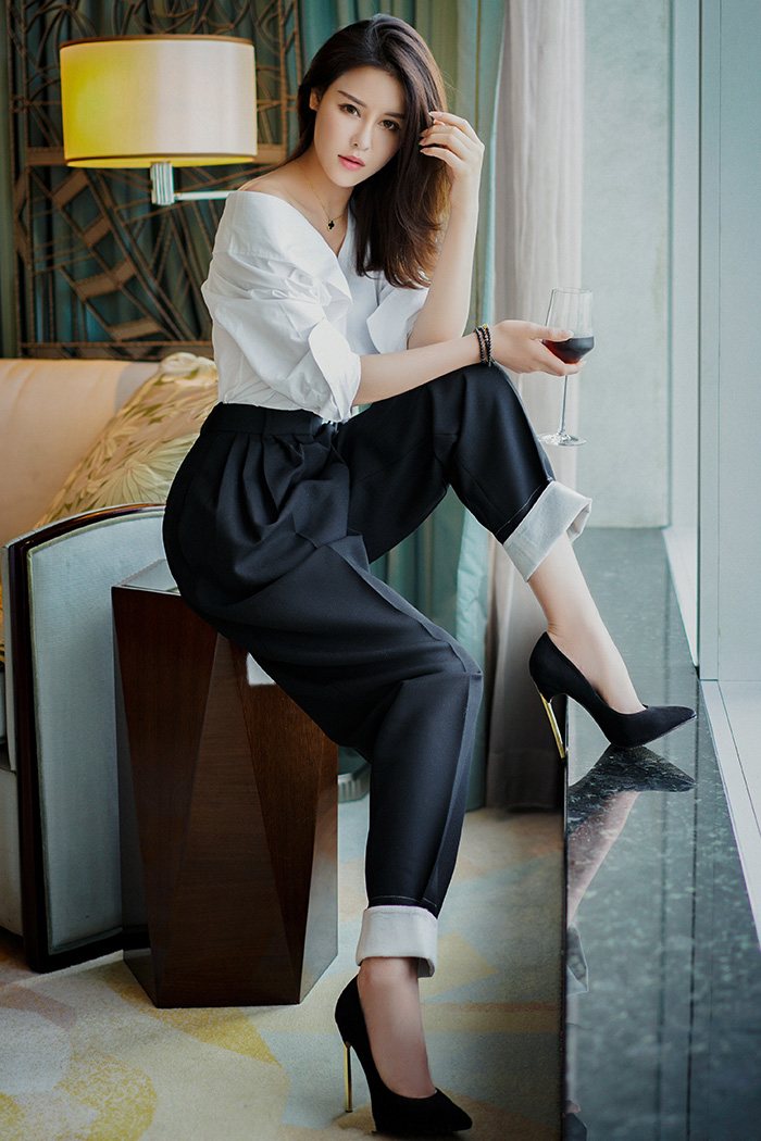 豪放御姐叶佳颐浴室湿身秀豪乳翘臀 封面