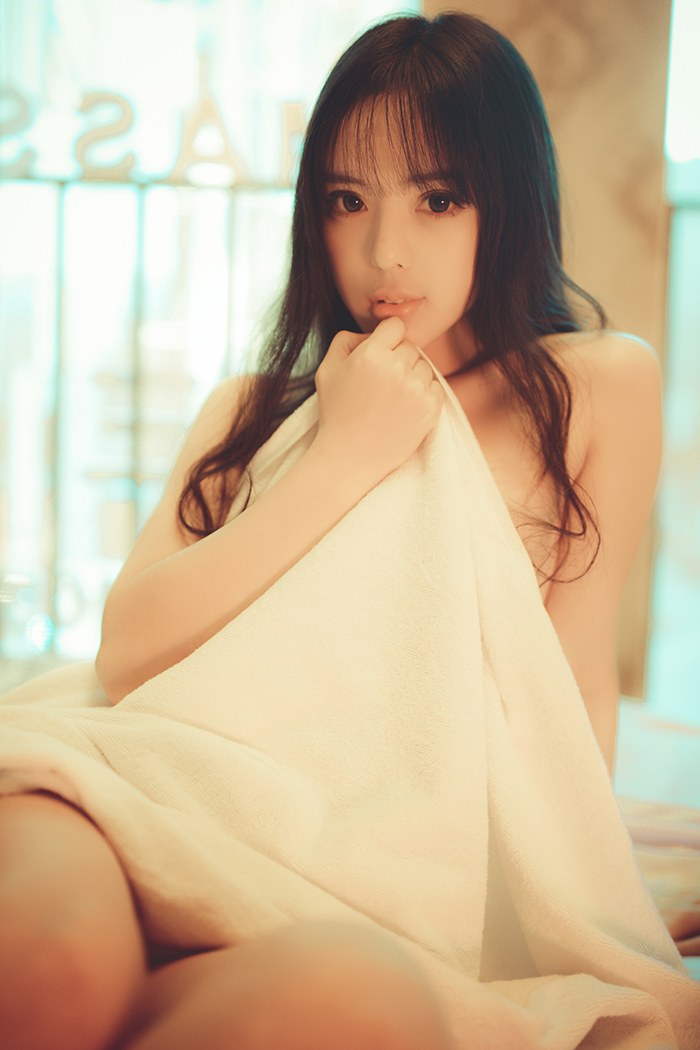绝色美女周熙妍情趣按摩色气满满 封面