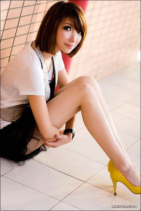 清新气质美女让人目不转睛 封面