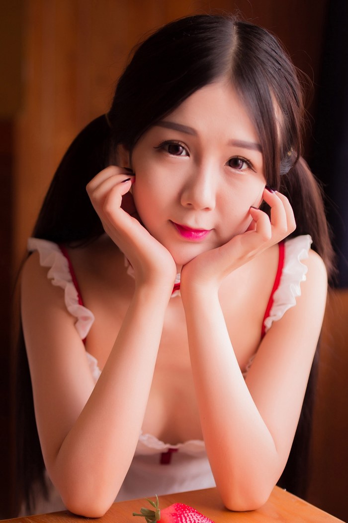 清纯草莓女孩女仆装玉臀微翘看点足 封面