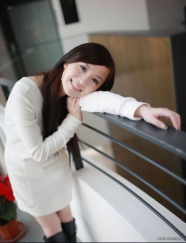 绝色长发美女清新写真 封面