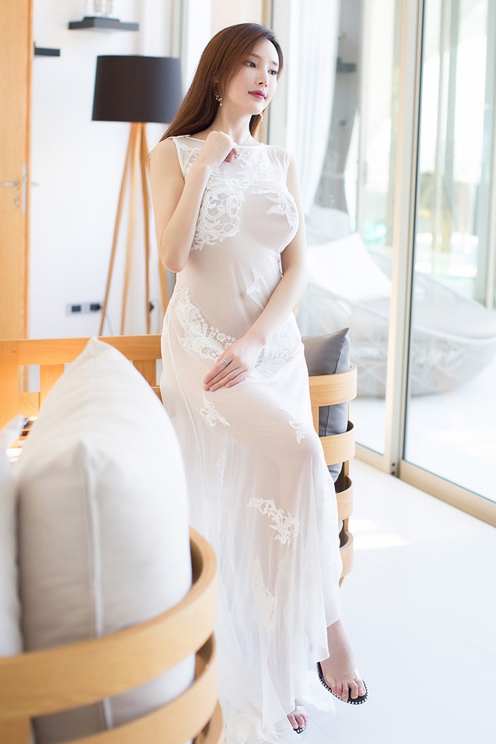 爆乳女神周妍希泳衣湿身叫人神魂颠倒 封面