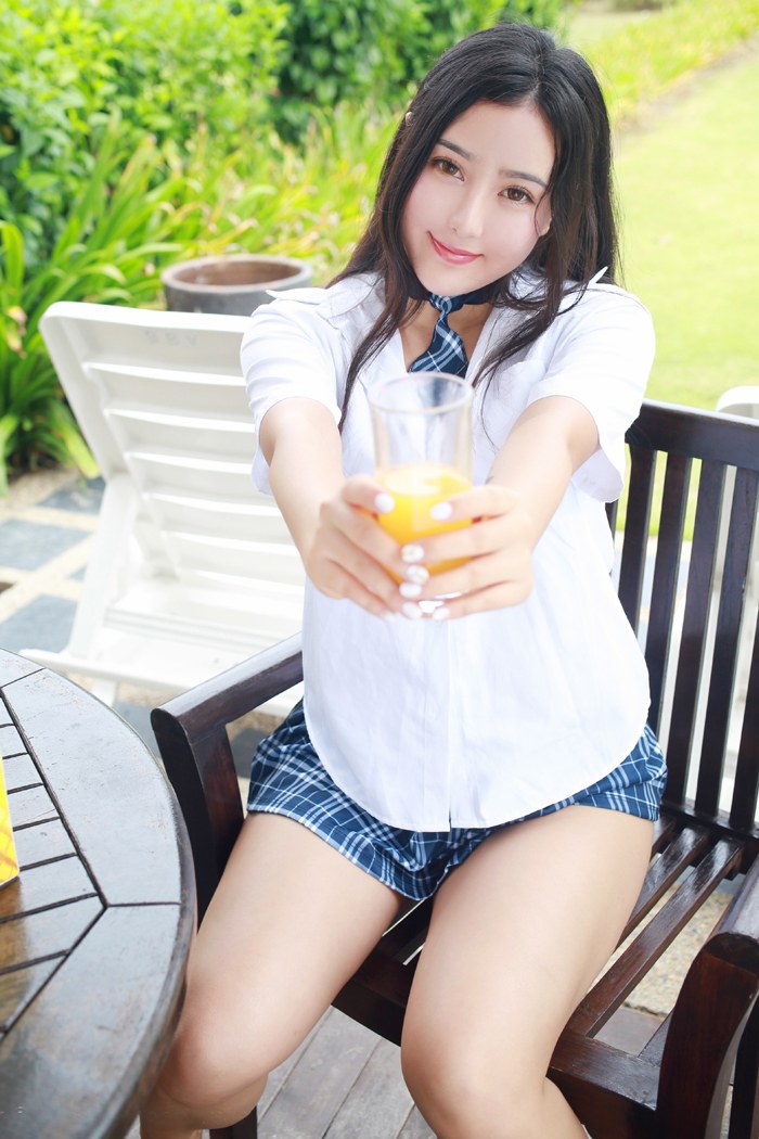 人妻玛鲁娜肥美翘臀令人垂涎三尺 封面