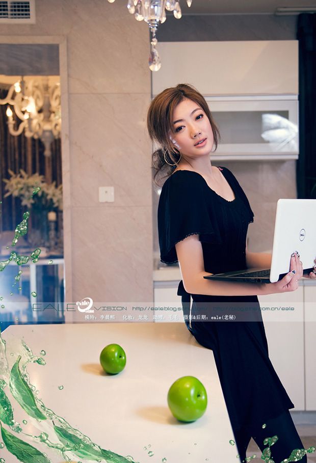 迷你广告美女_迷你好身材 封面