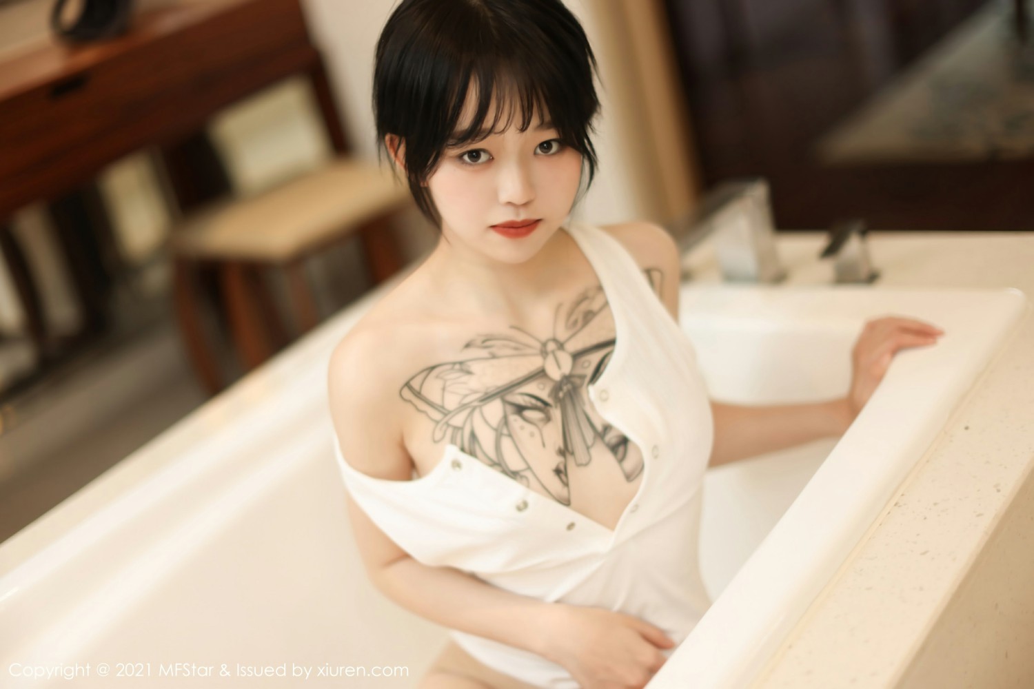 [MFStar模范学院] 2021.05.17 VOL.496 奶瓶子 淋漓湿身的浴室浴缸妩媚 [48+1P] 第 23 张