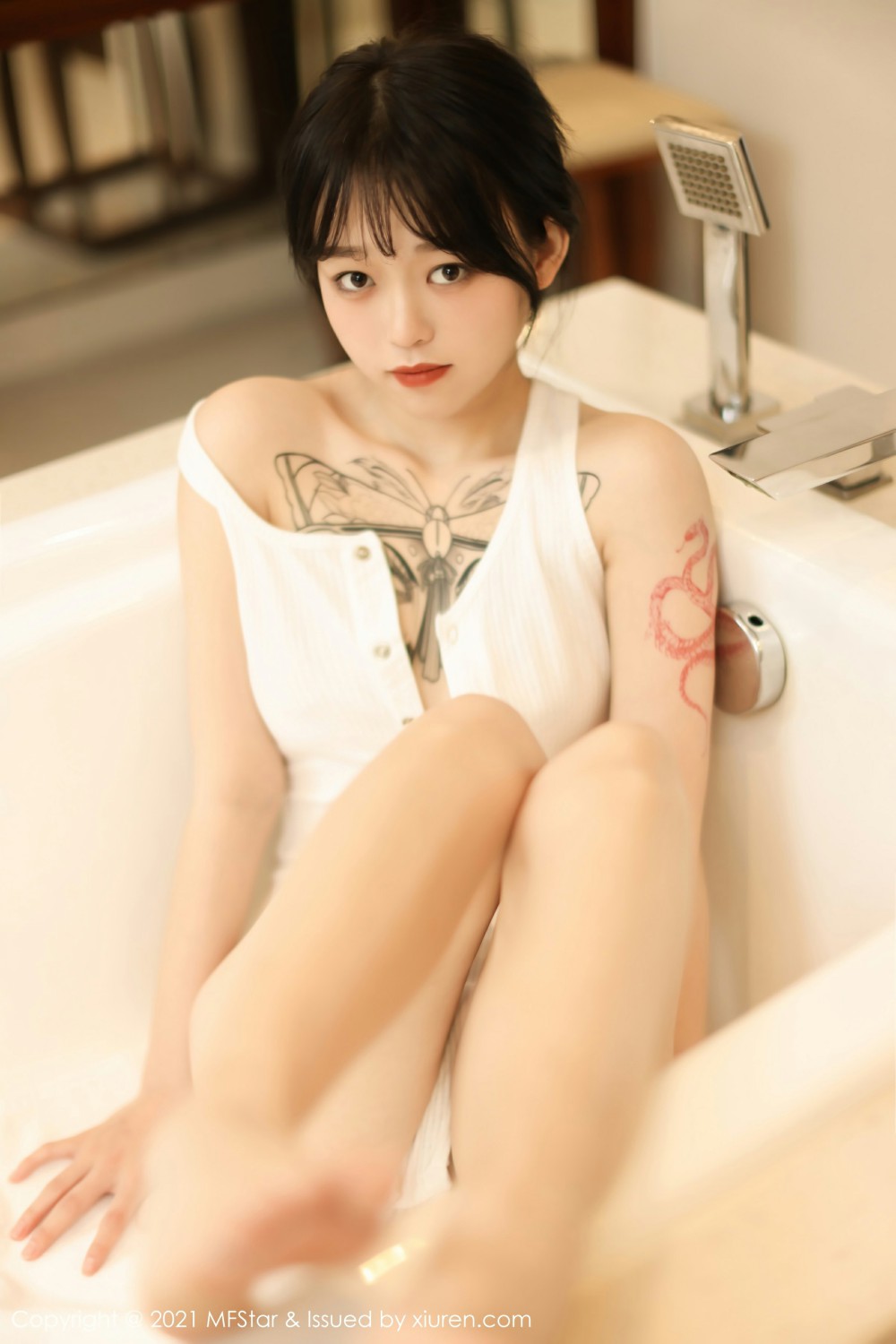 [MFStar模范学院] 2021.05.17 VOL.496 奶瓶子 淋漓湿身的浴室浴缸妩媚 [48+1P] 第 28 张
