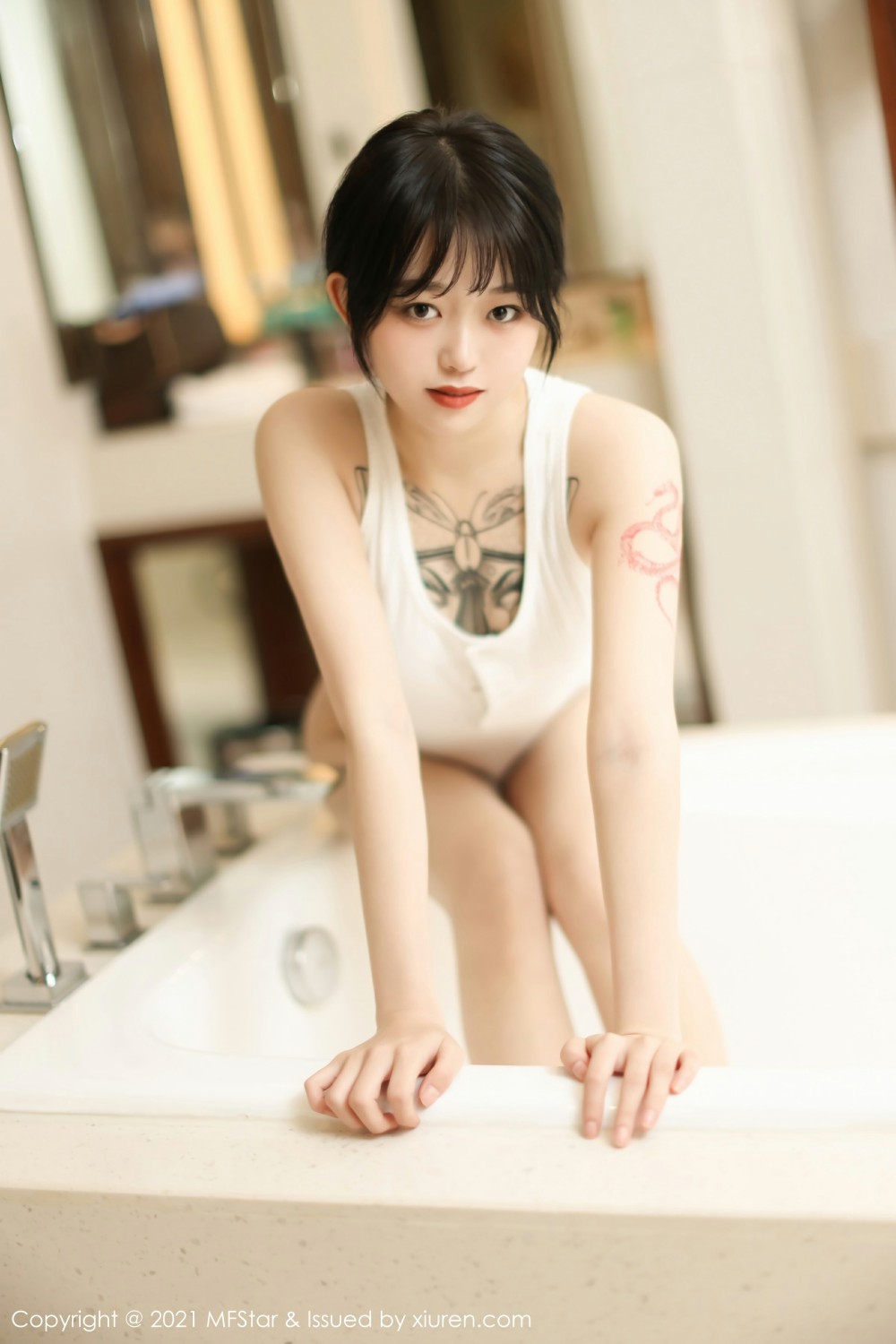 [MFStar模范学院] 2021.05.17 VOL.496 奶瓶子 淋漓湿身的浴室浴缸妩媚 [48+1P] 第 38 张