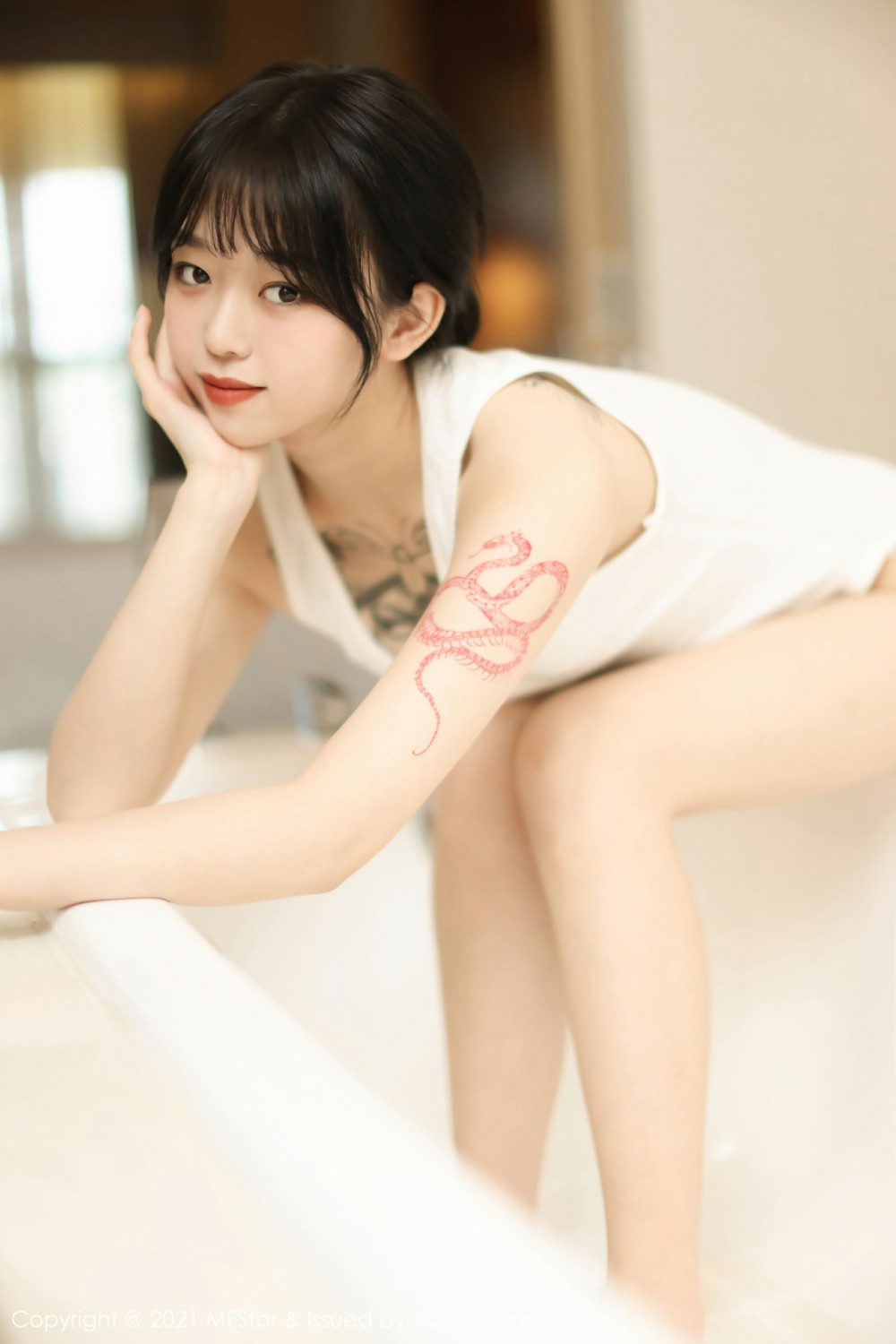 [MFStar模范学院] 2021.05.17 VOL.496 奶瓶子 淋漓湿身的浴室浴缸妩媚 [48+1P] 第 39 张