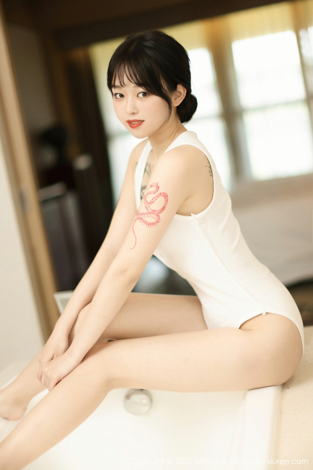 [MFStar模范学院] 2021.05.17 VOL.496 奶瓶子 淋漓湿身的浴室浴缸妩媚 [48+1P] 第 43 张