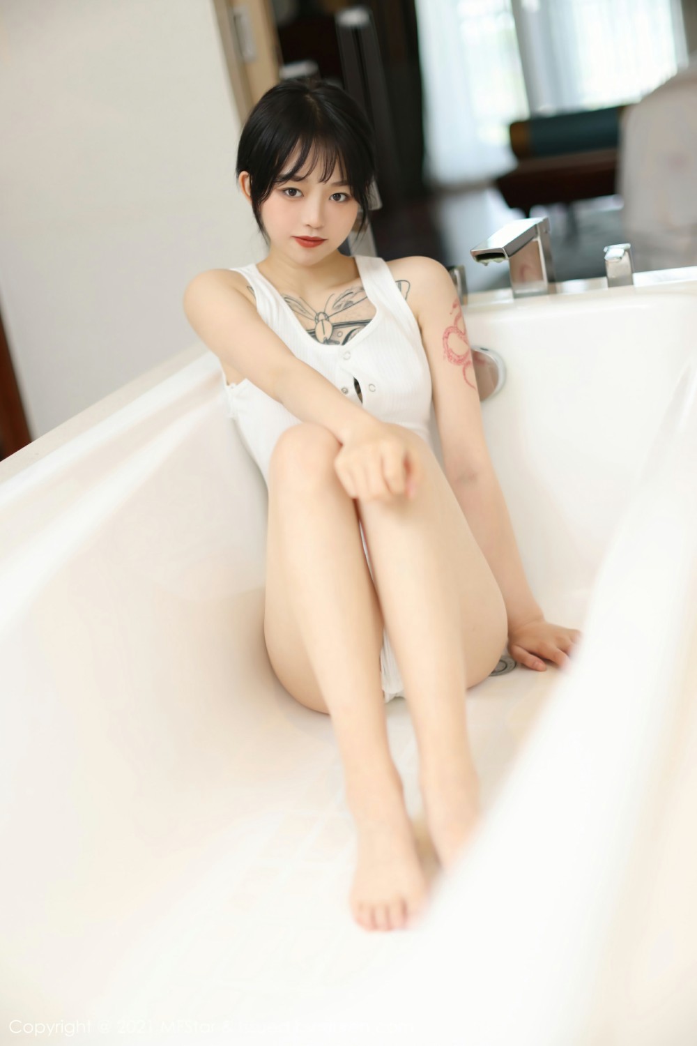 [MFStar模范学院] 2021.05.17 VOL.496 奶瓶子 淋漓湿身的浴室浴缸妩媚 [48+1P] 第 46 张
