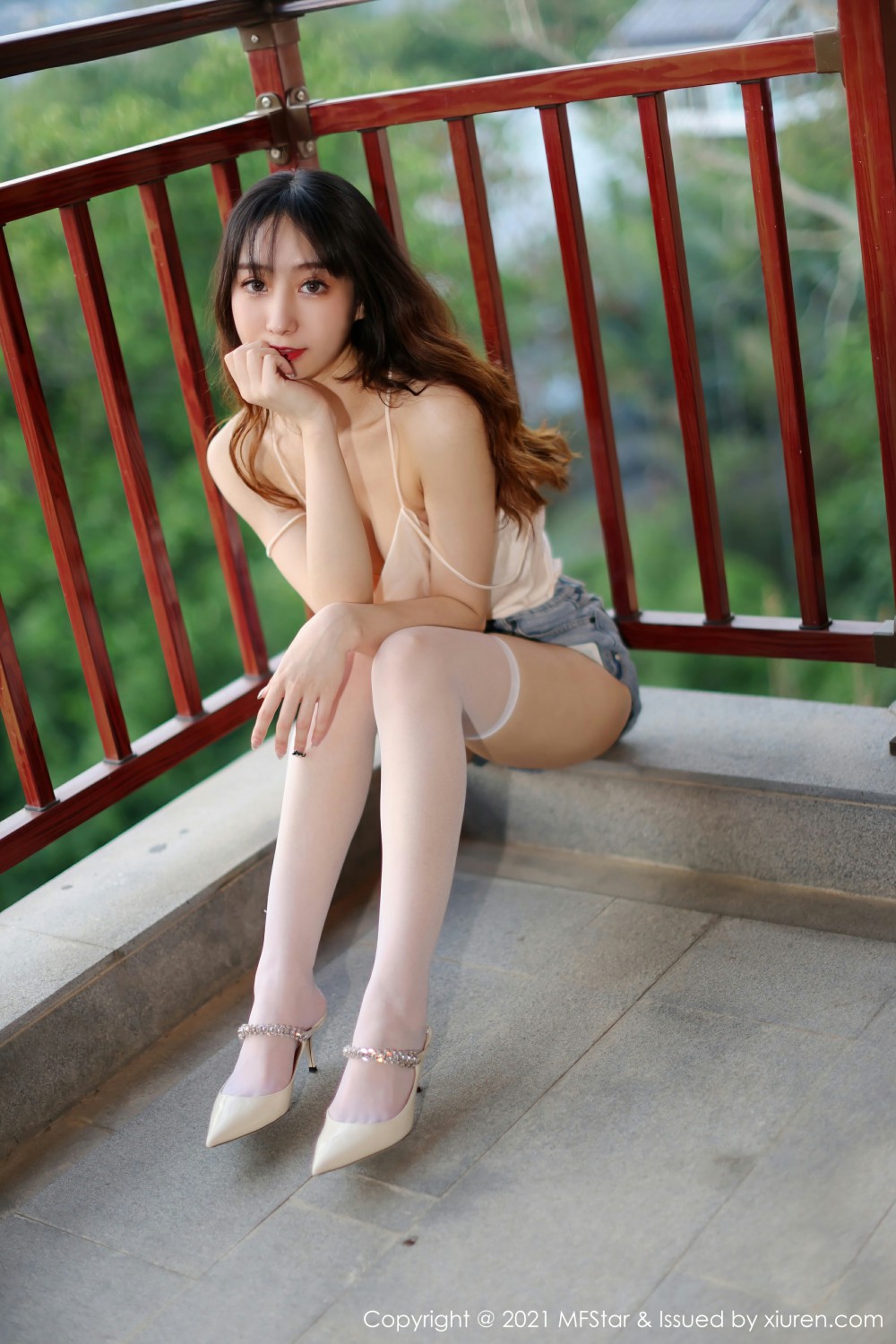 [MFStar模范学院] 2021.06.18 VOL.506 水水er 吊裙与牛仔裤丝袜 [41+1P] 第 20 张