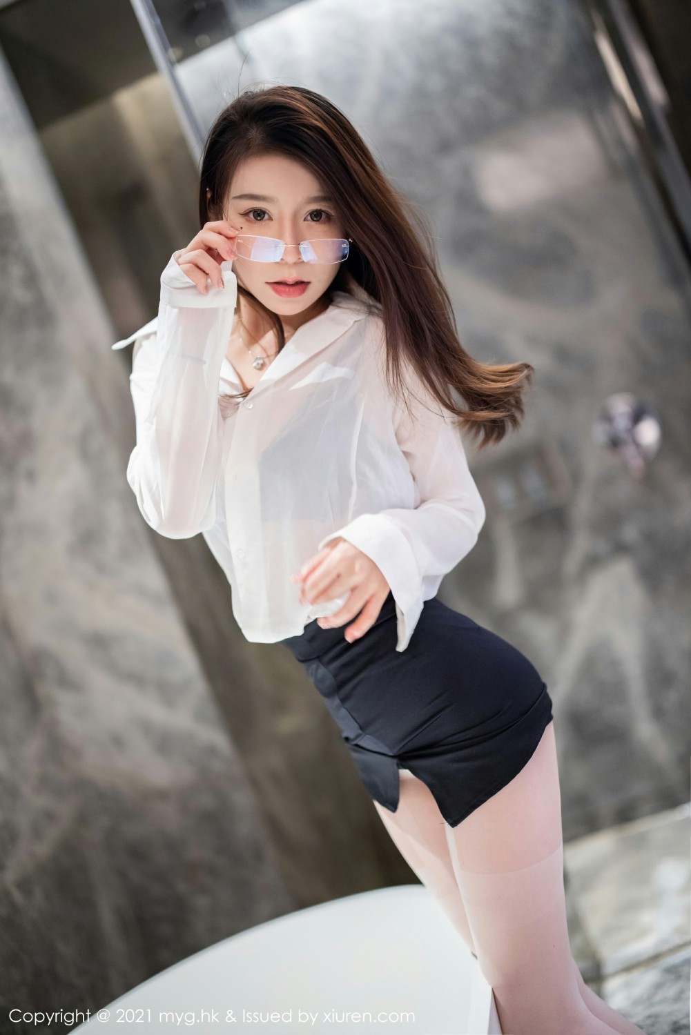 [MyGirl美媛馆] 2021.09.06 VOL.589 vetiver嘉宝贝儿 白衬衫黑短裙制服OL系列 [58+1P] 第 44 张