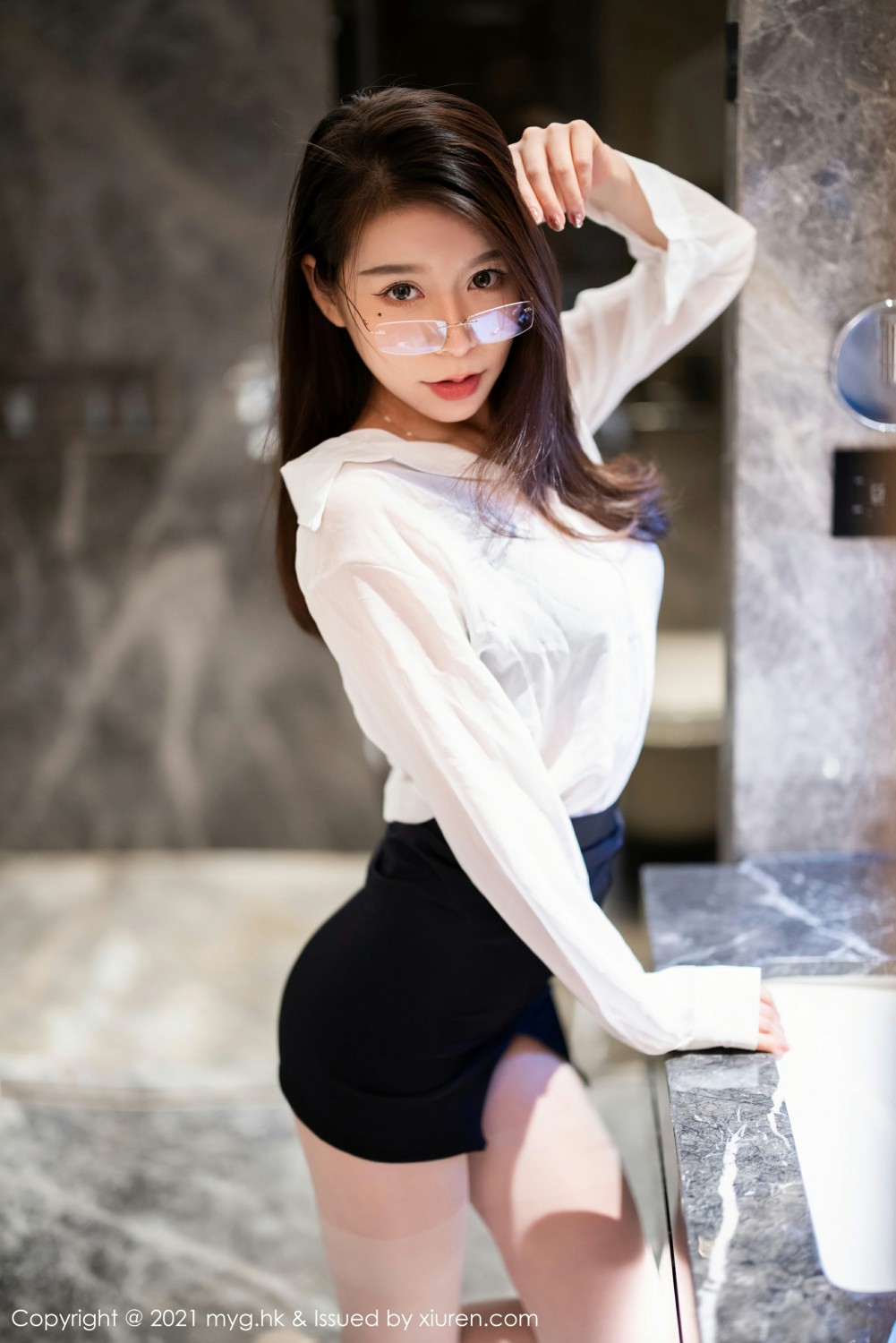 [MyGirl美媛馆] 2021.09.06 VOL.589 vetiver嘉宝贝儿 白衬衫黑短裙制服OL系列 [58+1P] 第 52 张