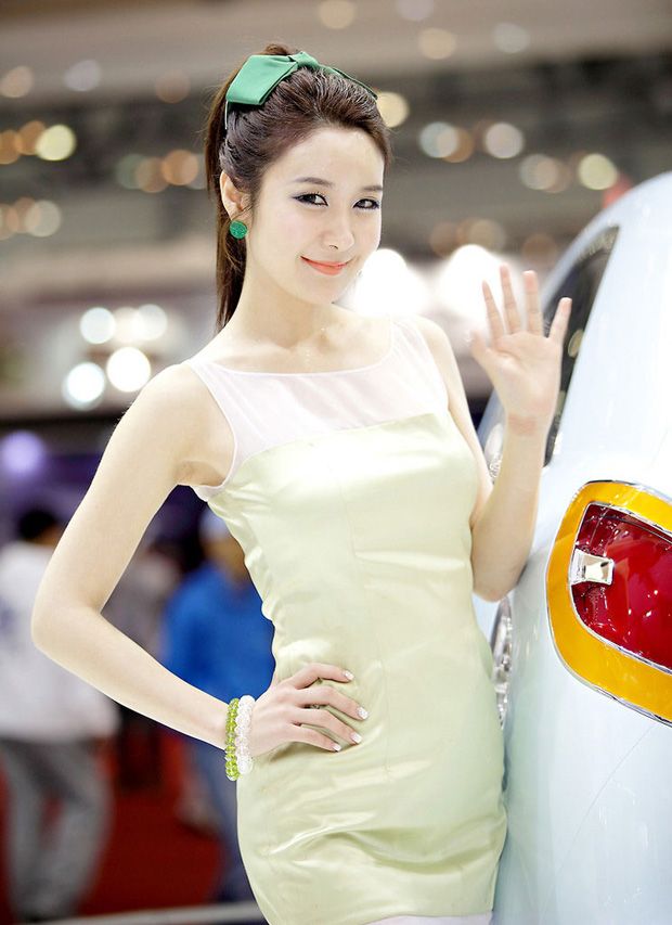 性感美女车模李贤贞 妖艳妩媚 封面