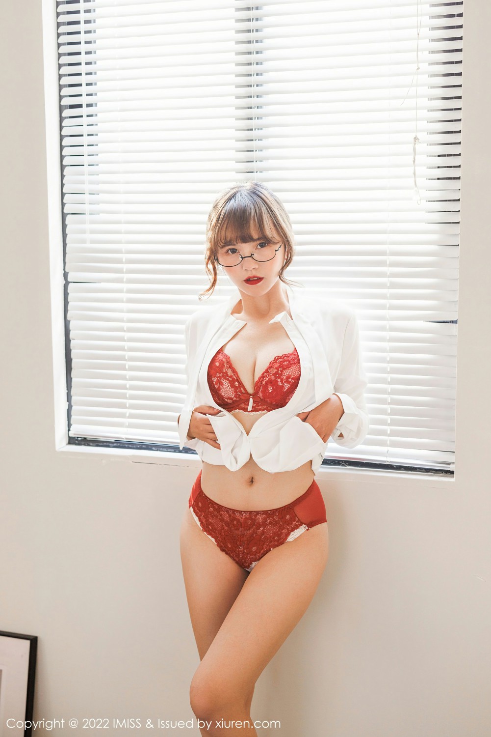[IMISS爱蜜社] 2022.01.28 VOL.658 张思允Nice 红色蕾丝内衣搭配魅惑原色丝袜 性感写真 [63+1P] 第 7 张