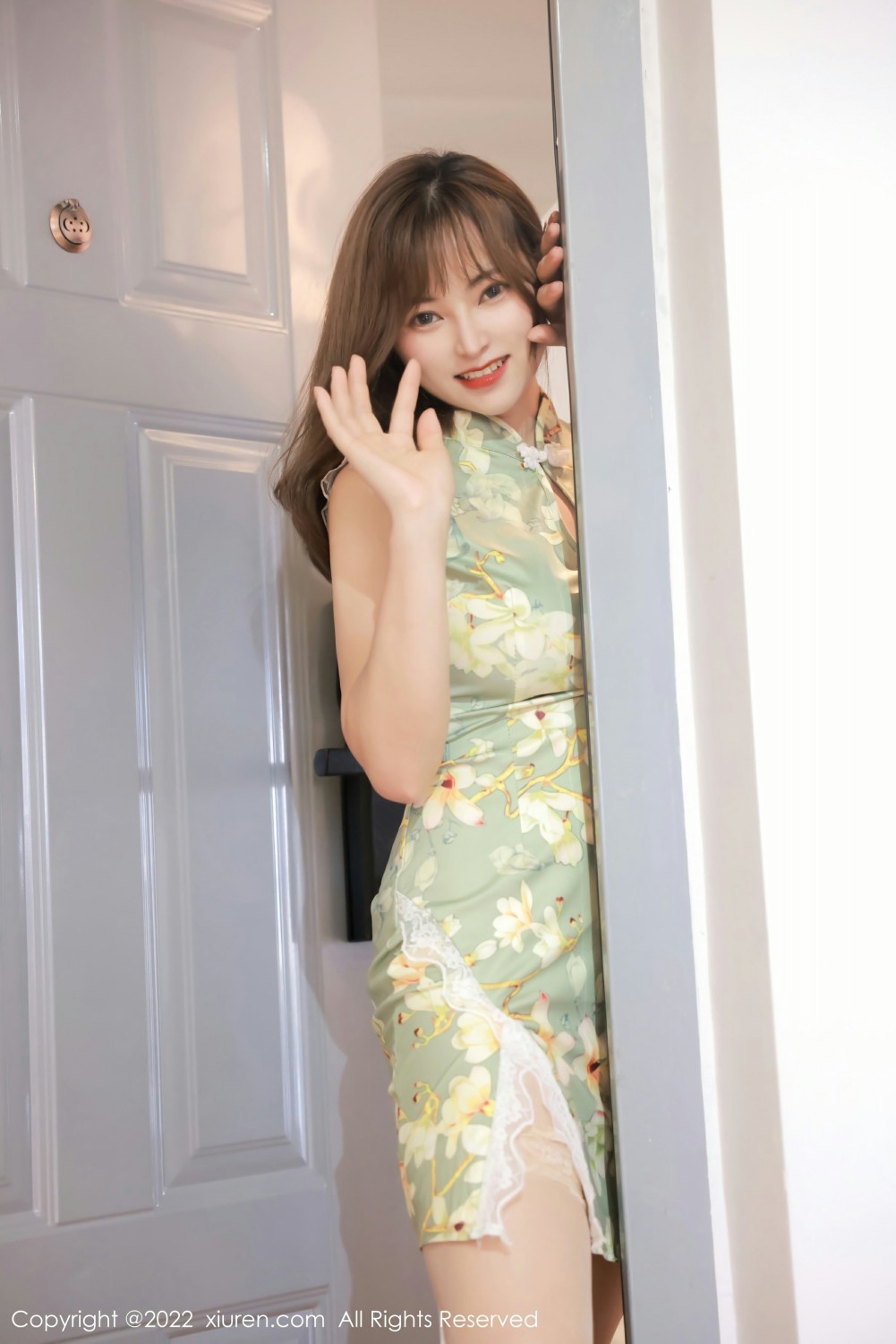 [XiuRen秀人网] 2022.04.20 No.4895 奈沐子 绿灰色旗袍 性感写真 [63+1P] 封面