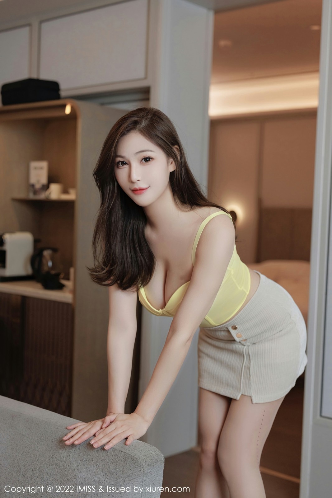 [IMISS爱蜜社] 2022.06.13 VOL.688 Lavinia肉肉 诱人浅色短裙 性感写真 [49+1P] 第 6 张