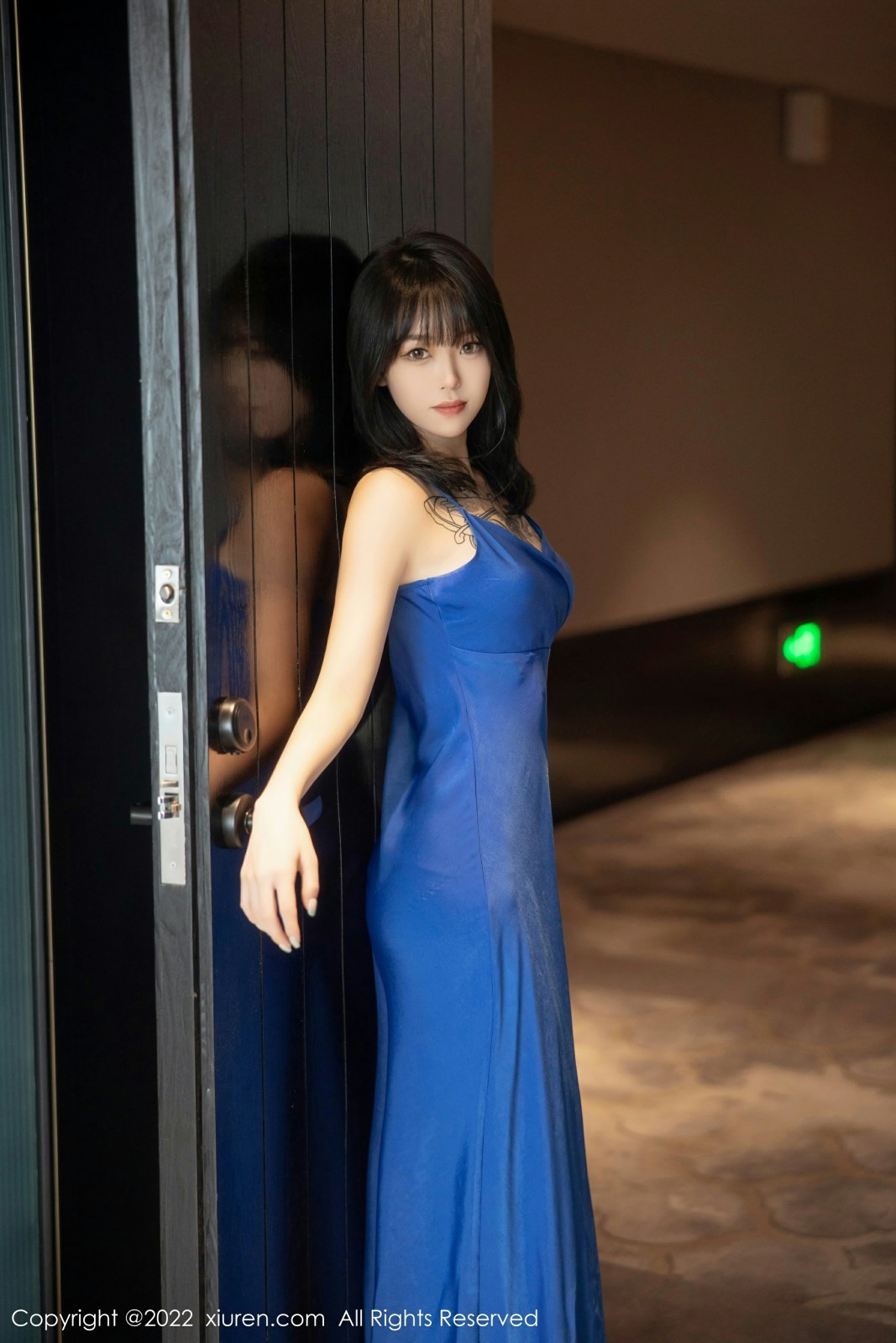[XiuRen秀人网] 2022.06.20 No.5165 奶瓶. 蓝色吊带裙 性感写真 [82+1P] 封面