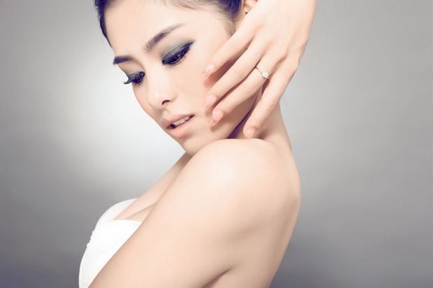 白色天使美女韩菲 身材很好 封面