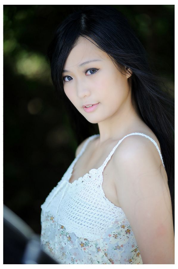 正处青春朝气的校园清纯美女 封面