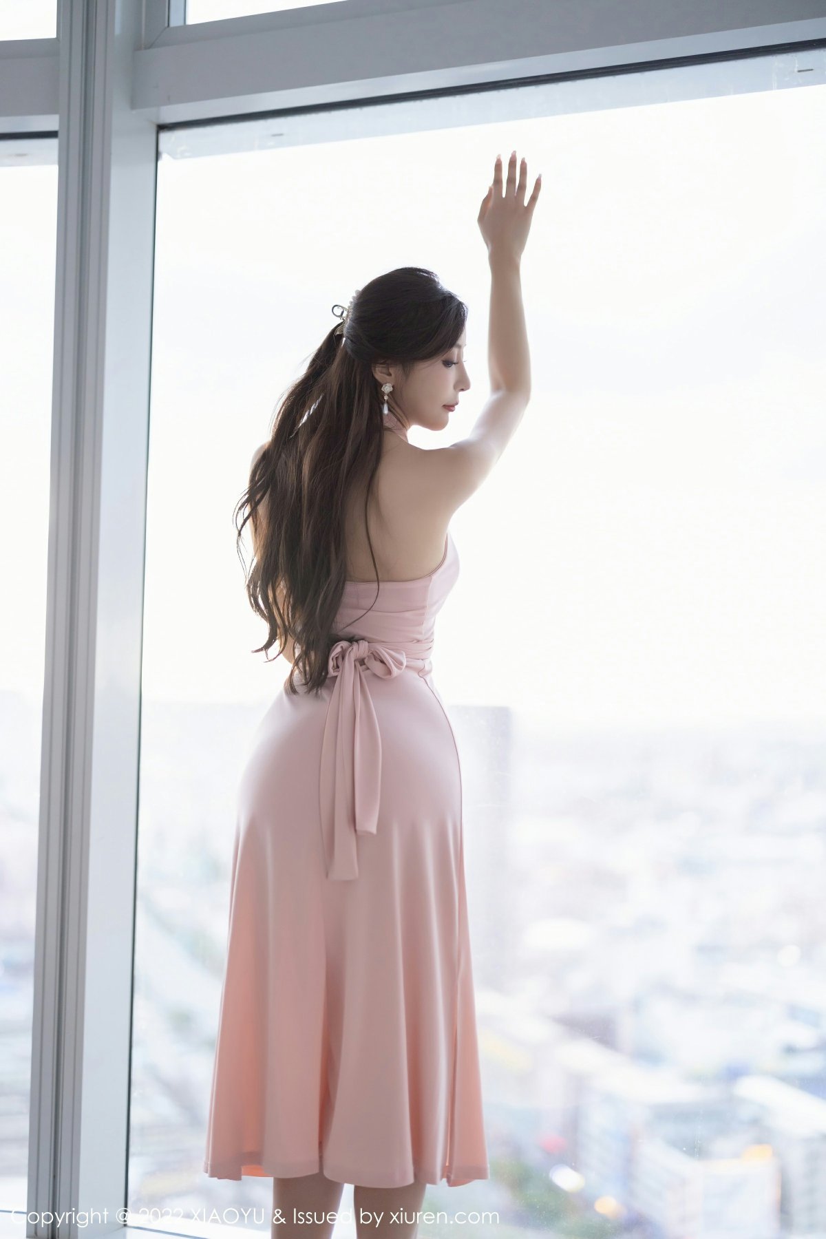 [XIAOYU语画界] 2022.08.22 VOL.847 王馨瑶yanni 粉色连衣长裙 魅惑黑丝 性感写真 [80+1P] 封面