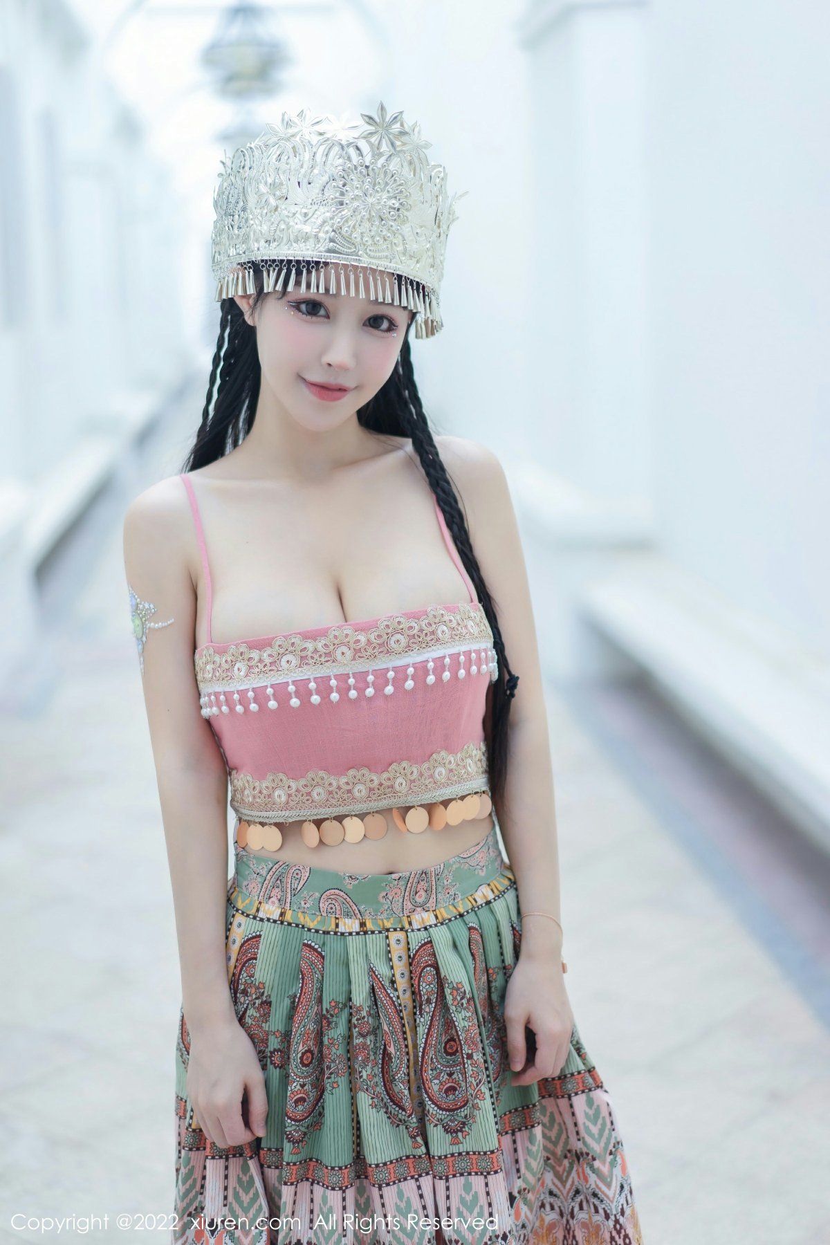 [XiuRen秀人网] 2022.09.20 No.5615 朱可儿Flora 性感吊带民族服饰 西双版纳旅拍写真[70+1P] 封面