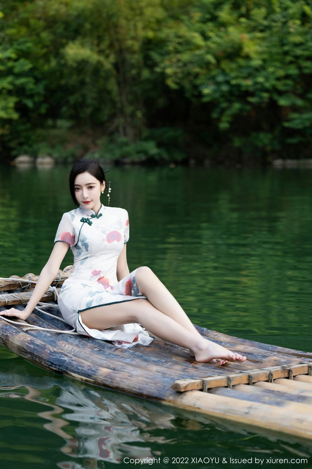 [XIAOYU语画界] 2022.09.27 VOL.872 王馨瑶yanni 白色带图案旗袍 性感蓝灰色蕾丝内衣 杭州旅拍写真 [83+1P] 封面