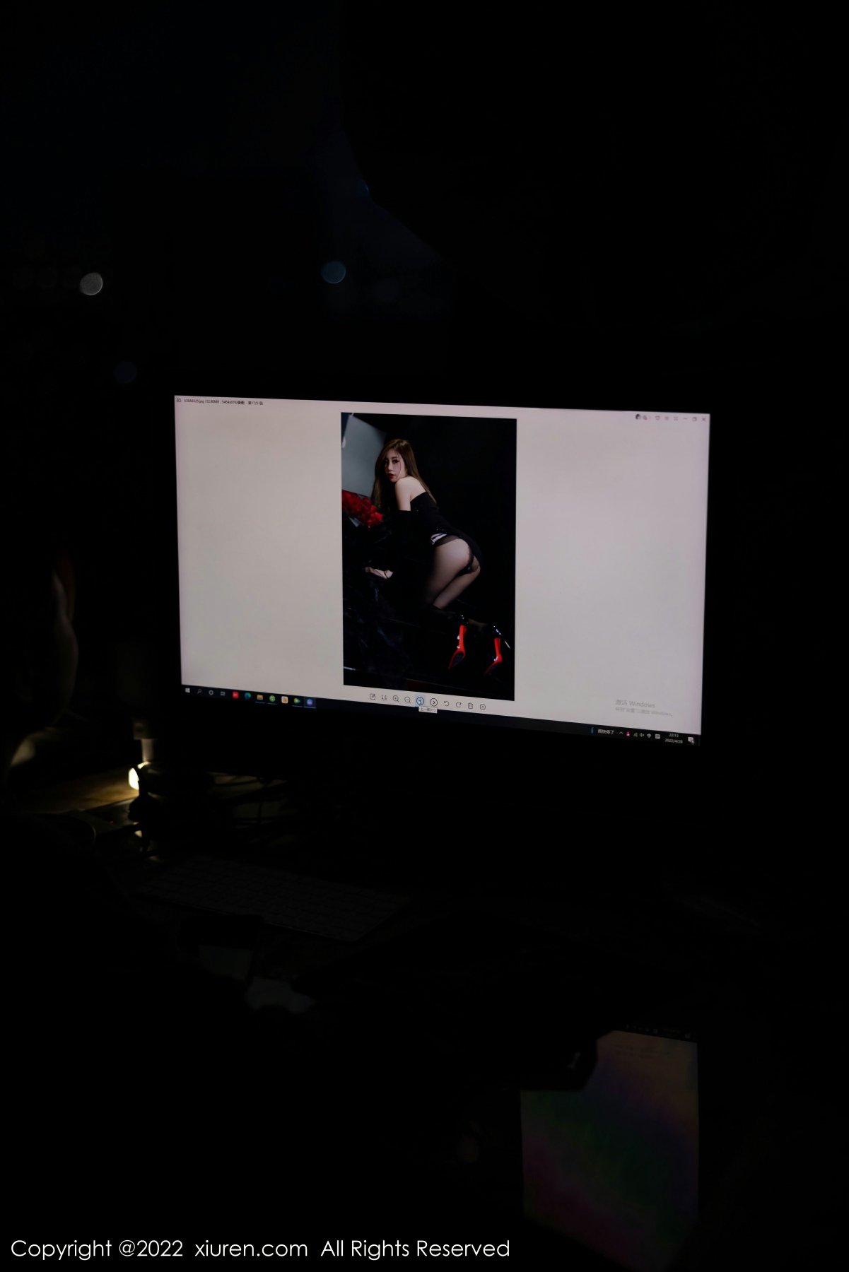 [XiuRen秀人网] 2022.09.30 No.5671 绮里嘉ula 性感红色睡裙 魅惑黑丝 心愿旅拍写真 [51+1P] 封面