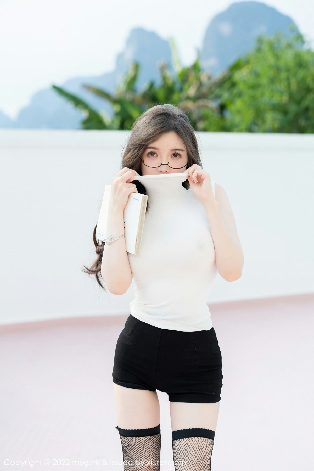 [MyGirl美媛馆] 2022.10.21 VOL.643 糯美子MINIbabe 性感魅惑黑丝短裤 桂林心愿旅拍写真 [63+1P] 第 46 张