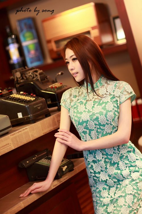 娇艳美女模特性感旗袍专场秀 封面