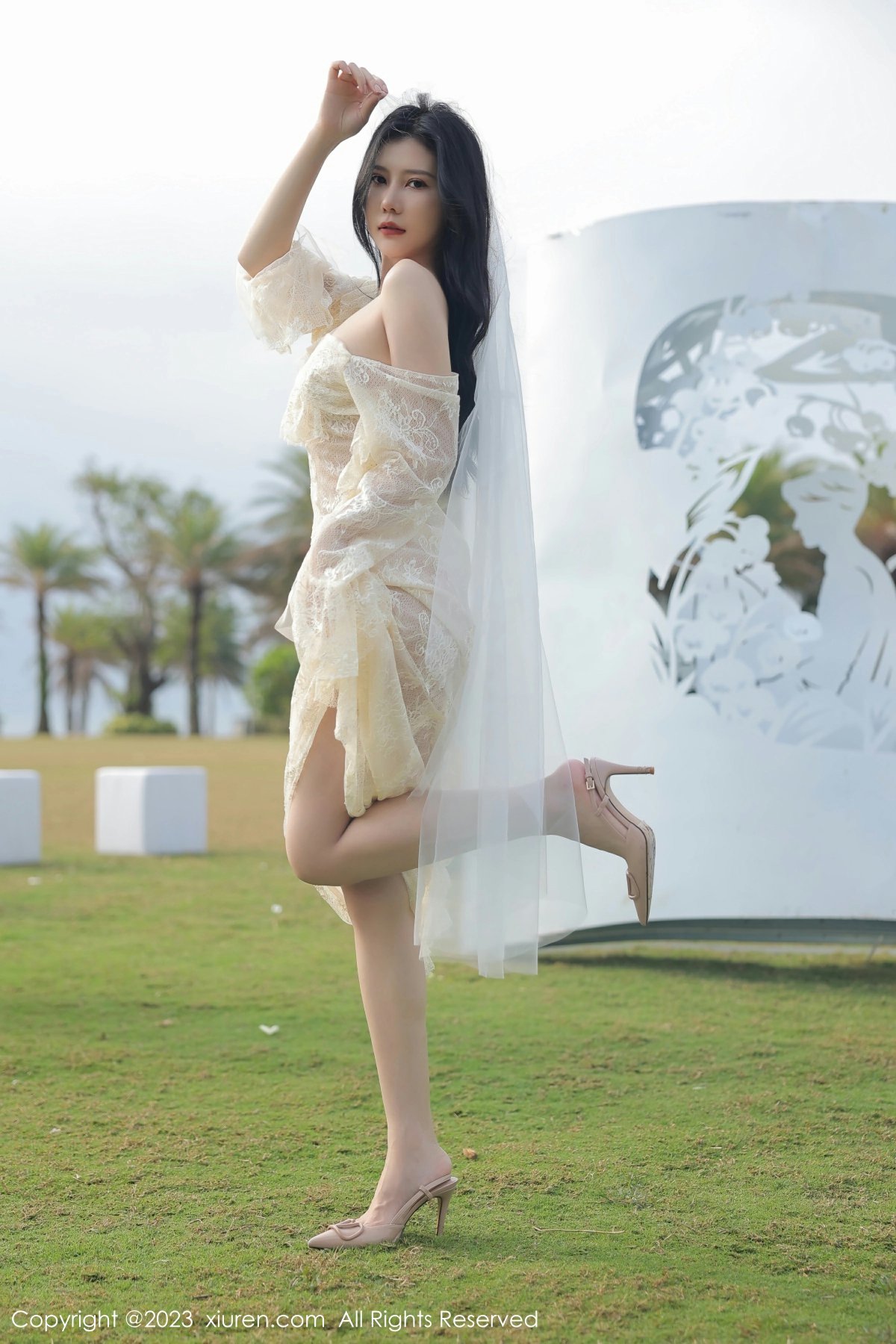 [XiuRen秀人网] 2023.02.22 No.6303 尹甜甜 性感白色蕾丝婚纱 海南旅拍写真 [54+1P] 封面