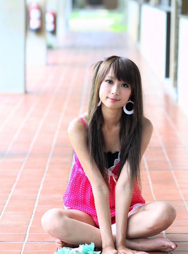 美丽长腿美女金美姬清纯写真照 封面