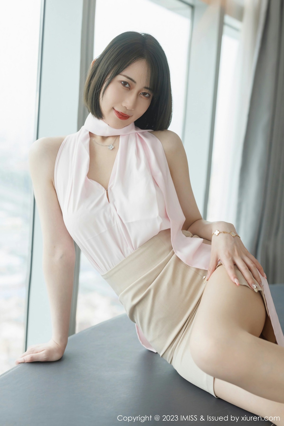 [IMISS爱蜜社] 2023.07.17 VOL.736 瑞妤 粉色上衣 杏色短裙 性感写真 [51+1P] 第 46 张